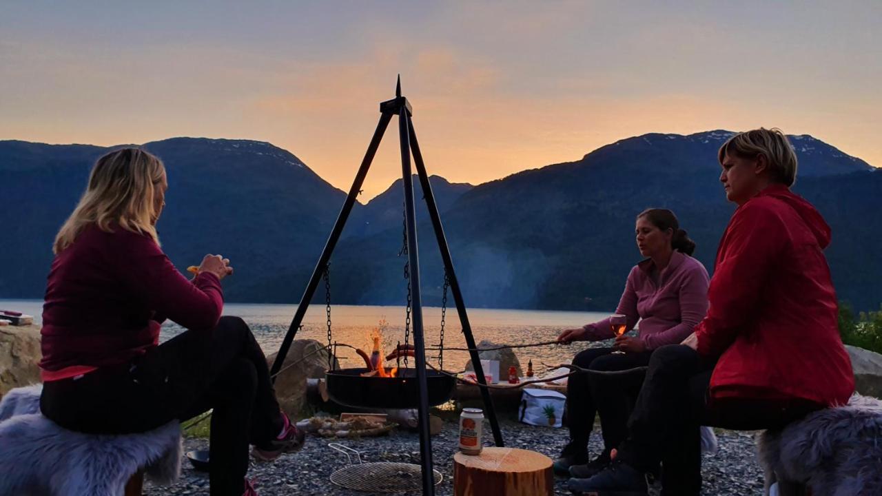 Mikrohyttene I Akrafjorden Etnesjoen Esterno foto