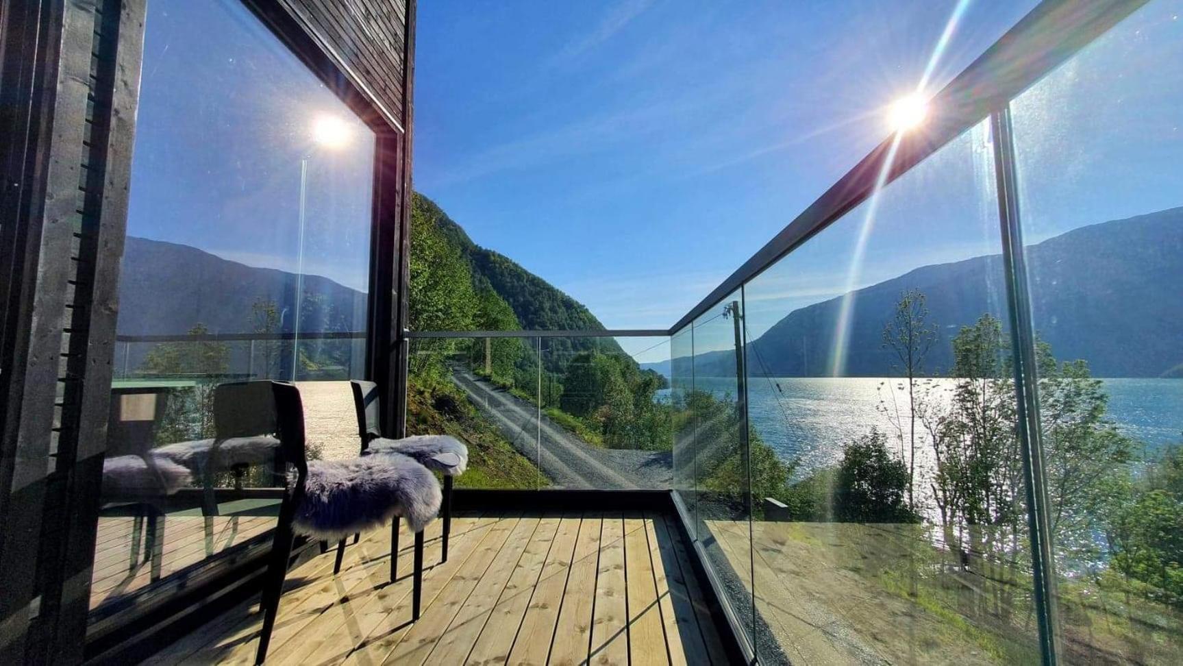 Mikrohyttene I Akrafjorden Etnesjoen Camera foto